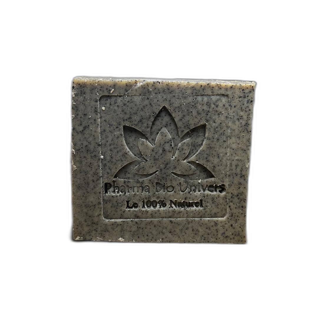 Savon artisanal naturel au lait de chèvre, hydratant et doux pour la peau, 150g, couleur crème, emballé dans du papier kraft écologique, texture visible et lisse